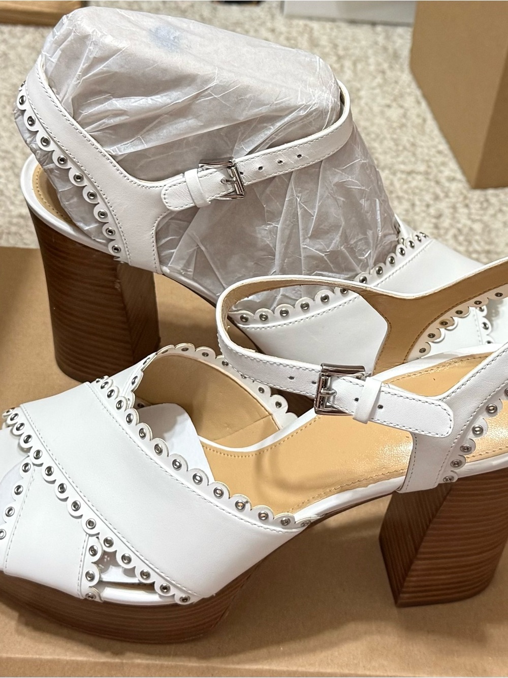 Michael Kors Jessie White Leather Platform Sandals with Eyelet trim. Size 9 NWOB - Picture 3 of 4